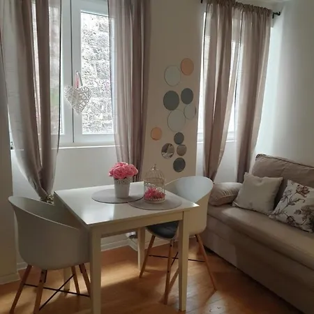 Apartment D&m - An In The Heart Of The Old Town