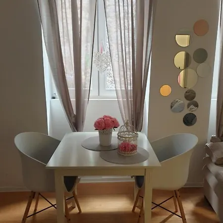 D&m - An In The Heart Of The Old Town Apartment