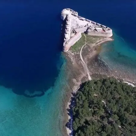 D&m - An In The Heart Of The Old Town 시베니크