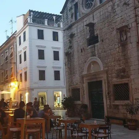 D&m - An In The Heart Of The Old Town